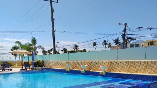 Outdoor pool, open 9:00 AM to 9:00 PM, pool umbrellas, pool loungers - Apartamento Amueblado en Santo Domingo (Santo Domingo)