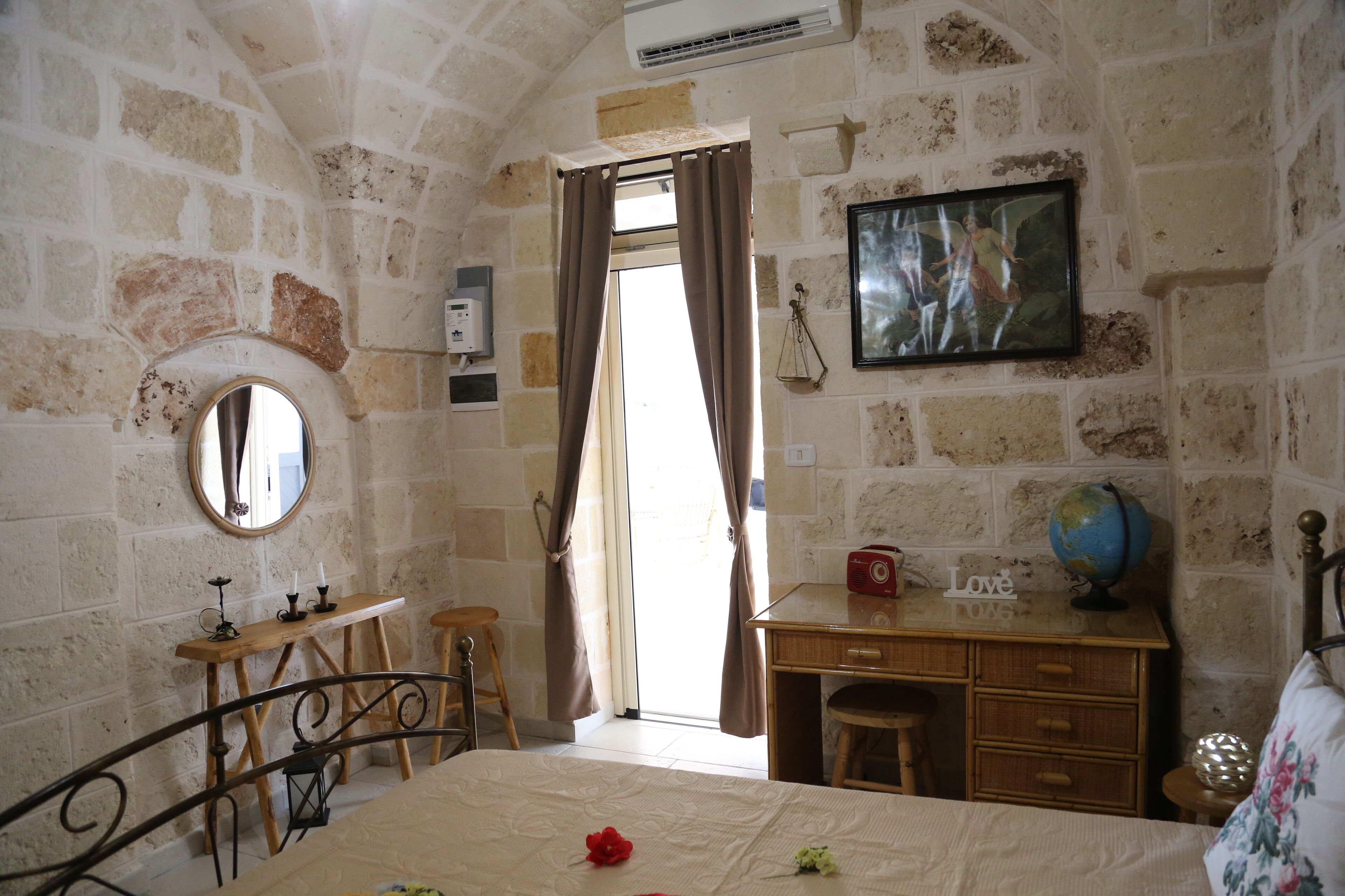 3 chambres, coffres-forts dans les chambres, bureau