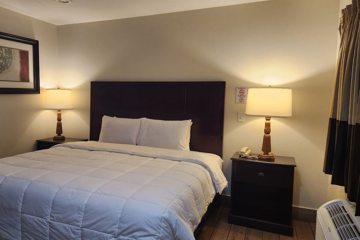 Single Room, 1 King Bed, Non Smoking