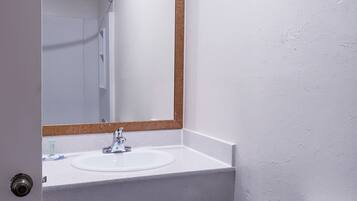 Combined shower/tub, towels, soap, shampoo