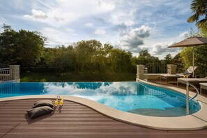 An infinity pool