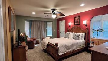 4 dormitorios, escritorio, tabla de planchar con plancha y cuna de viaje