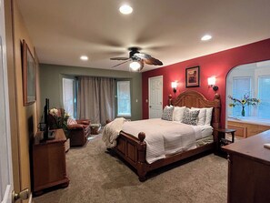 4 bedrooms, desk, iron/ironing board, travel cot - Mountain retreat - stargazing, sunsets, hot tub, pool table, Yosemite, Bass Lake (Mariposa)