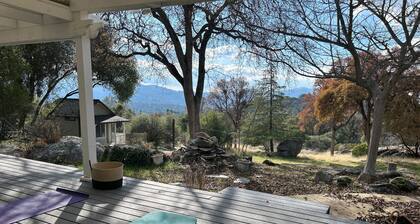 Mountain retreat - stargazing, sunsets, hot tub, pool table, Yosemite, Bass Lake
