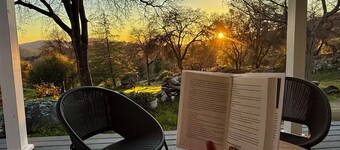 Mountain retreat - stargazing, sunsets, hot tub, pool table, Yosemite, Bass Lake