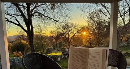 Mountain retreat - stargazing, sunsets, hot tub, pool table, Yosemite, Bass Lake