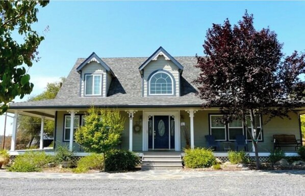 Exterior - Mountain retreat - stargazing, sunsets, hot tub, pool table, Yosemite, Bass Lake (Mariposa)