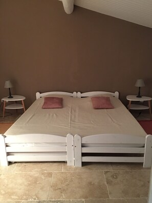 8 bedrooms, iron/ironing board, travel cot, free WiFi
