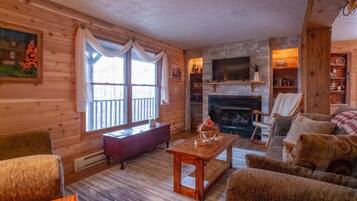 House (Harvest Moon) | Living room | Flat-screen TV, fireplace, DVD player
