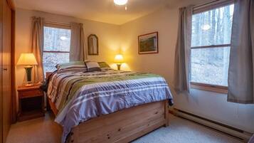 House (Harvest Moon) | 4 bedrooms, desk, free WiFi, bed sheets