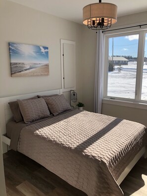 3 bedrooms, iron/ironing board, free WiFi, bed sheets - Dunes View Cottage (Brackley Beach)