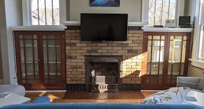 The Lewis House-Upper Level-A peaceful spot!