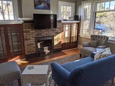 The Lewis House-Upper Level-A peaceful spot!