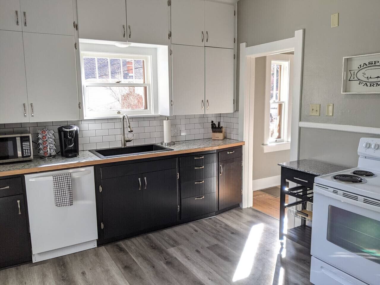 Køleskab, mikrobølgeovn, ovn, kogeplade