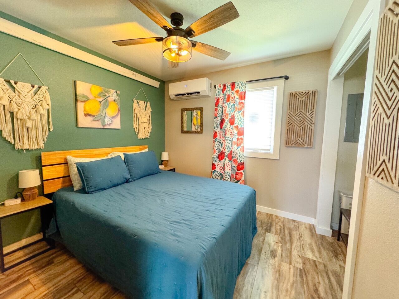 1 habitación, escritorio, tabla de planchar con plancha y wifi gratis 