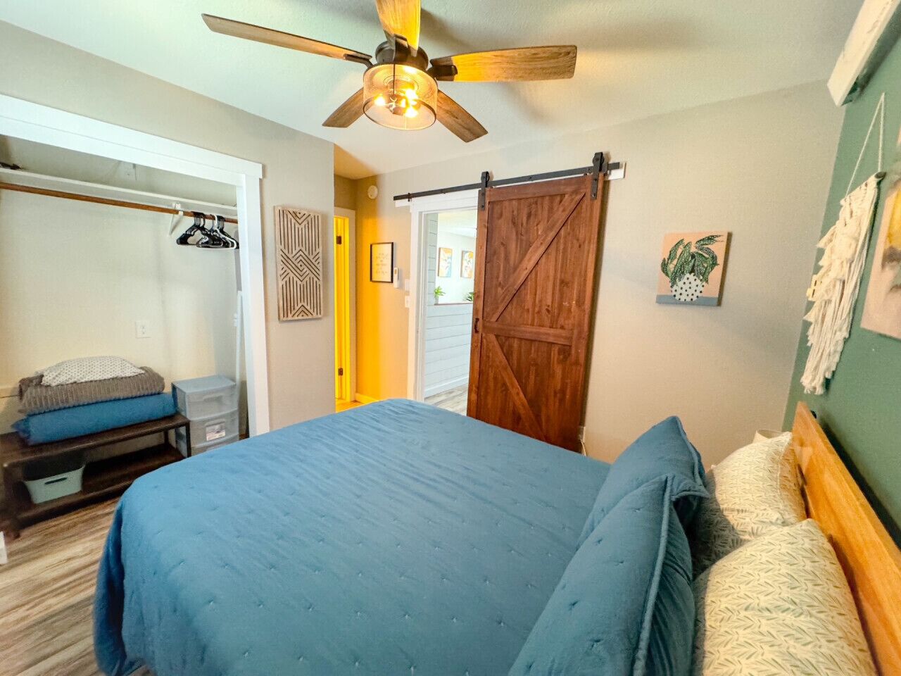 1 chambre, bureau, fer et planche à repasser, Wi-Fi gratuit