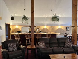 Suíte família | Área de estar | Smart TV 50 polegadas com canais digitais