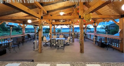 Island Pond Country Inn (Formerly the Lakefront Inn & Motel)