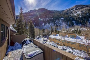 Property grounds - Charming Vail Condo, Hot Tub, Village Bus, Top Floor with Amazing Views.  (Vail)