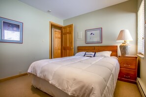 3 bedrooms, iron/ironing board, travel cot, free WiFi