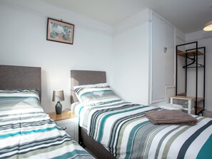 2 bedrooms, WiFi (free), bed sheets - 2 bedroom accommodation in Kingsbridge (Kingsbridge)