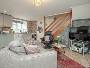 TV - 2 bedroom accommodation in Kingsbridge (Kingsbridge)