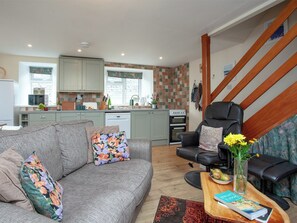 Living area - 2 bedroom accommodation in Kingsbridge (Kingsbridge)