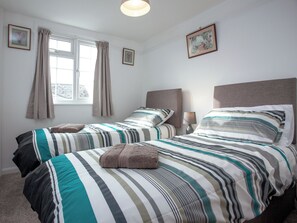 2 bedrooms, WiFi (free), bed sheets - 2 bedroom accommodation in Kingsbridge (Kingsbridge)