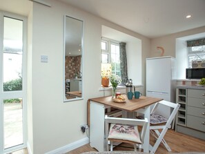 Dining - 2 bedroom accommodation in Kingsbridge (Kingsbridge)