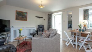 Living area - 2 bedroom accommodation in Kingsbridge (Kingsbridge)