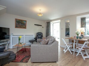 Living area - 2 bedroom accommodation in Kingsbridge (Kingsbridge)