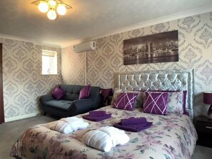 4 quartos, Wi-Fi de cortesia, roupa de cama