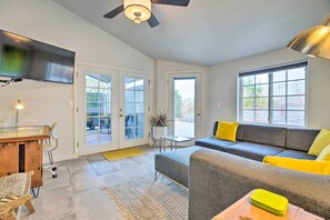 TV, books, music library - 11 Mi to Dtwn Phoenix! Mtn-View Retreat w/ Hot Tub (Laveen)