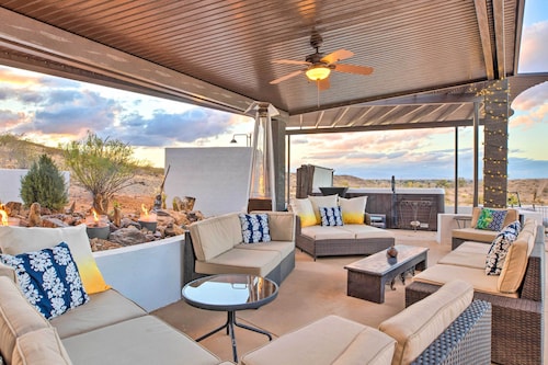 11 Mi to Dtwn Phoenix! Mtn-View Retreat w/ Hot Tub