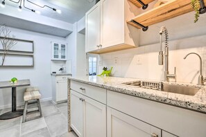 Coffee/tea maker, fridge, microwave, stovetop - 11 Mi to Dtwn Phoenix! Mtn-View Retreat w/ Hot Tub (Laveen)