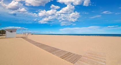 Beautiful apartment by the sea