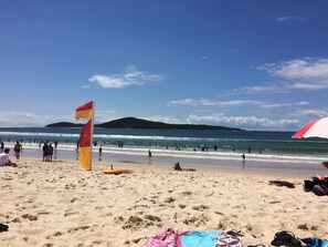 Beach nearby - Blue Bay - Close to Fingal Bay Beach. Mid Week Stay Special Now On. (Fingal Bay)