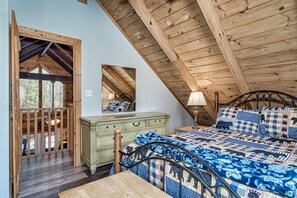 2 bedrooms, iron/ironing board, free WiFi, bed sheets - Fishin' Bear - Enjoy Spring and Summer in the Smokies! (Sevierville)