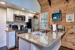 ثلاجة، ميكروويف، فرن، موقد طهي مسطح