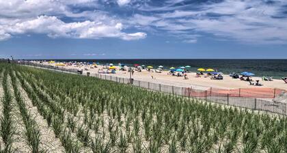 Bay-View Retreat w/ 5 Balconies in Bethany Beach!