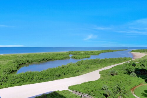 Beachfront two bedroom condominium with spectacular views