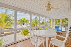 Outdoor dining - Waterfront, Single-Story Home on a Canal w/ Dock, Kayaks, AC - 1 Small Dog OK (Key West)