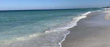 Beach nearby, sun-loungers, beach towels
