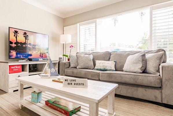 Smart TV, videojuegos, futbolito y tenis de mesa 
