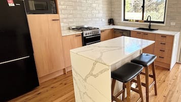 Fridge, microwave, oven, coffee/tea maker