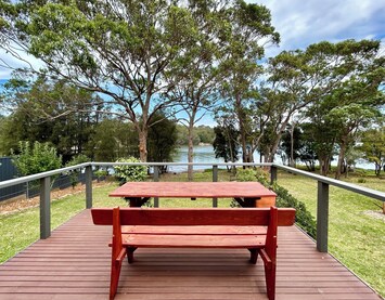 Verandah can be enclosed with gate for dogs and has a dog enclosure underneath 