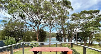 Bellbird Lakeside Cottage