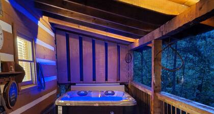 Cabin of Dreams – Bluff Mountain Views, Hot Tub & Wildlife