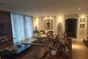 Smart-tv, pejs, videospil, dvd-afspiller