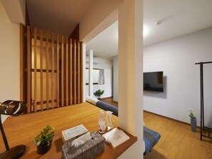 Perhetalo, tupakointi kielletty (Kado) | Työpöytä, ilmainen Wi-Fi, vuodevaatteet